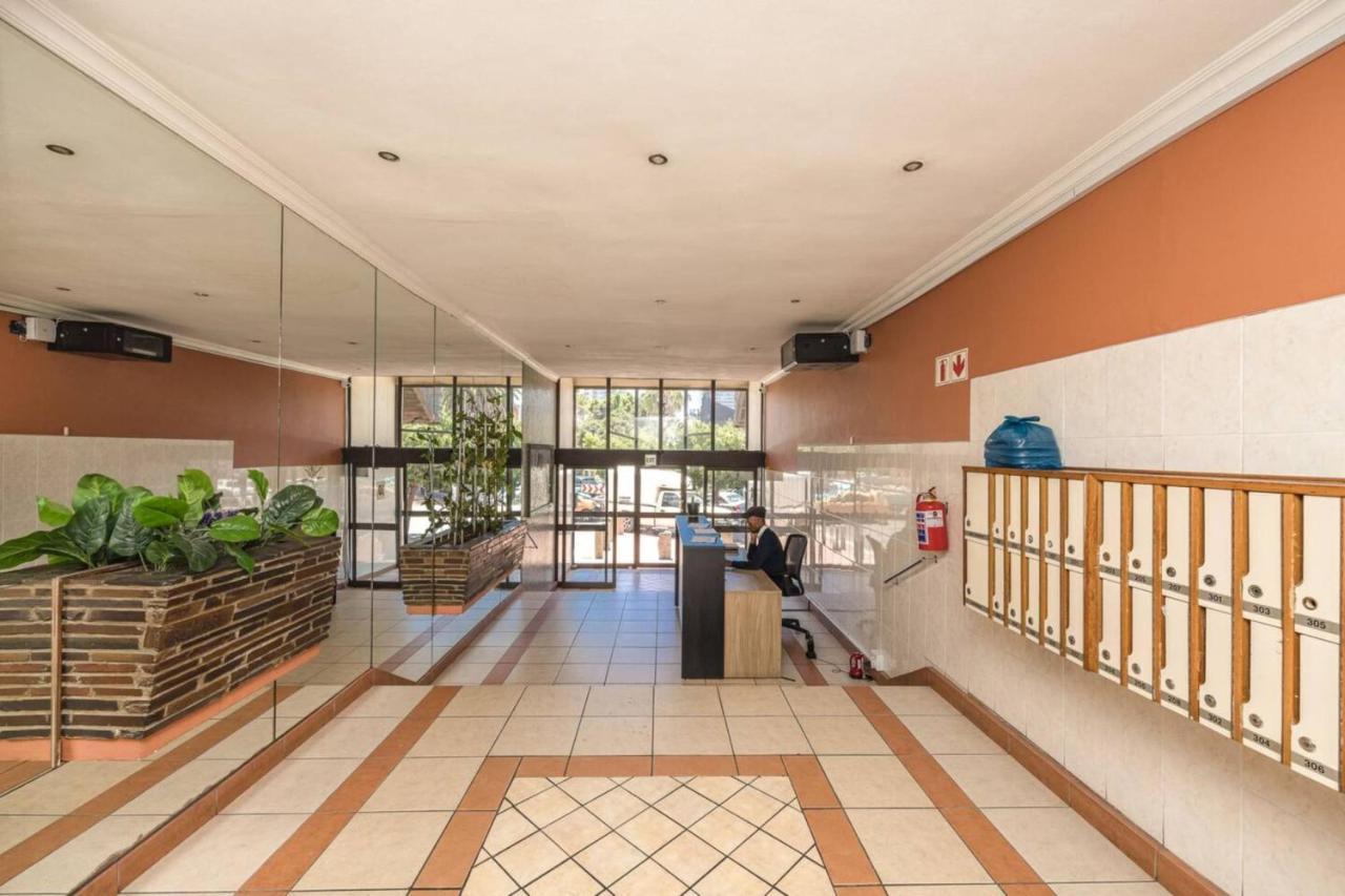 Centrally Located 2 Bedroom In Appartement *