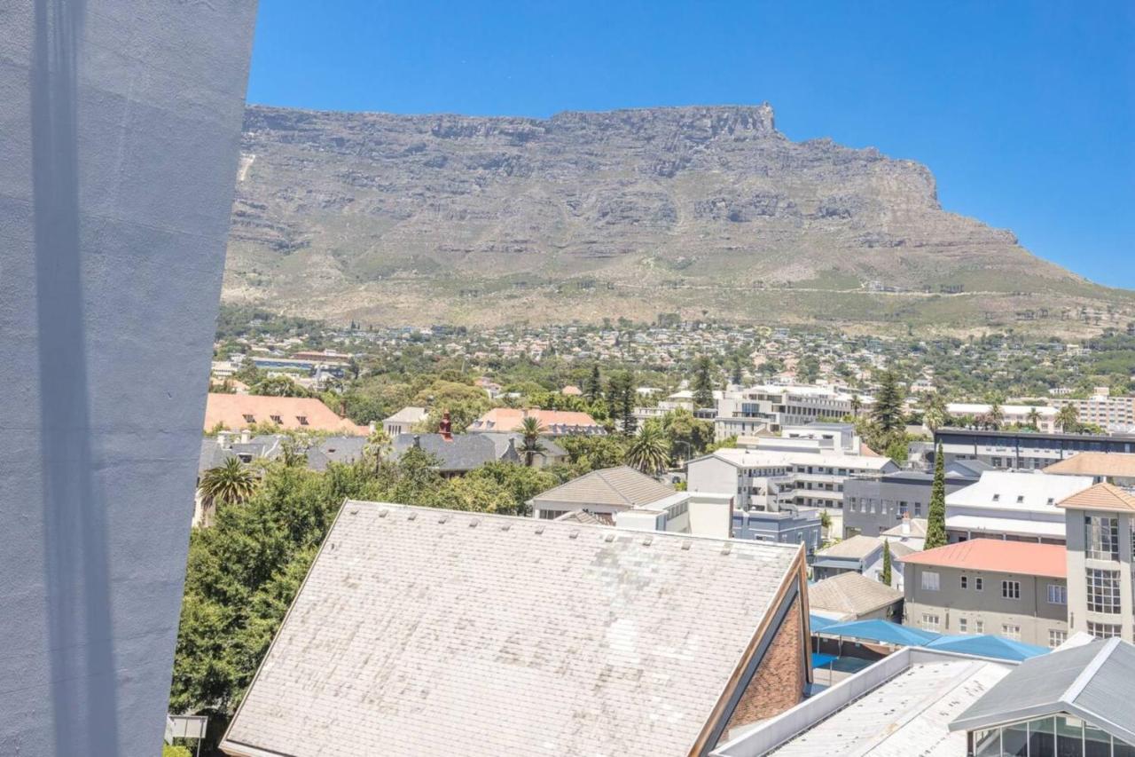 Centrally Located 2 Bedroom In Le Cap