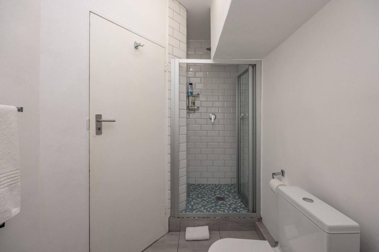 Centrally Located 2 Bedroom In Le Cap
