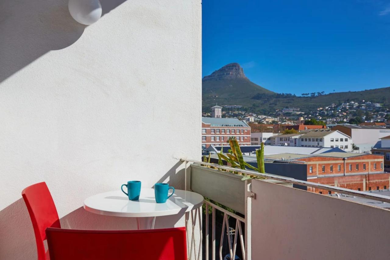 Centrally Located 2 Bedroom In Appartement *